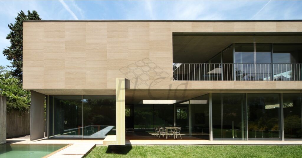 Fachada revestida en travertino clásico romano italiano 