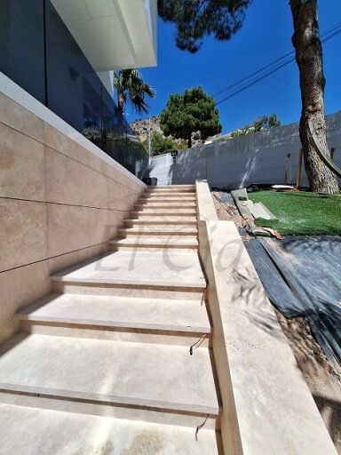 escalera travertino rómulo a ley tapado color y apomazado