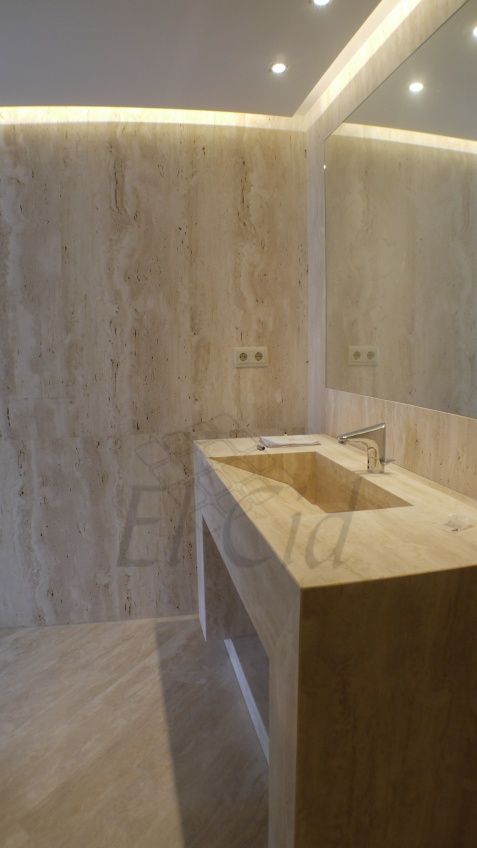 baño y paredes de travertino Flamino EL Cid