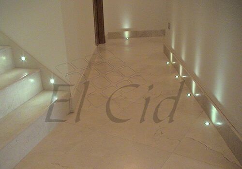 suelo-marmol-crema-marfil-envejecido-y-escalera-marmol-crema-marfil.jpg